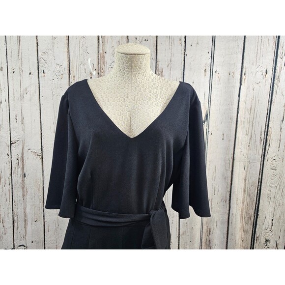 SARA CAMPBELL Women's‎ 12 Black V-Neck Short Sleeve Tie Waist Jumpsuit Romper - Picture 3 of 10